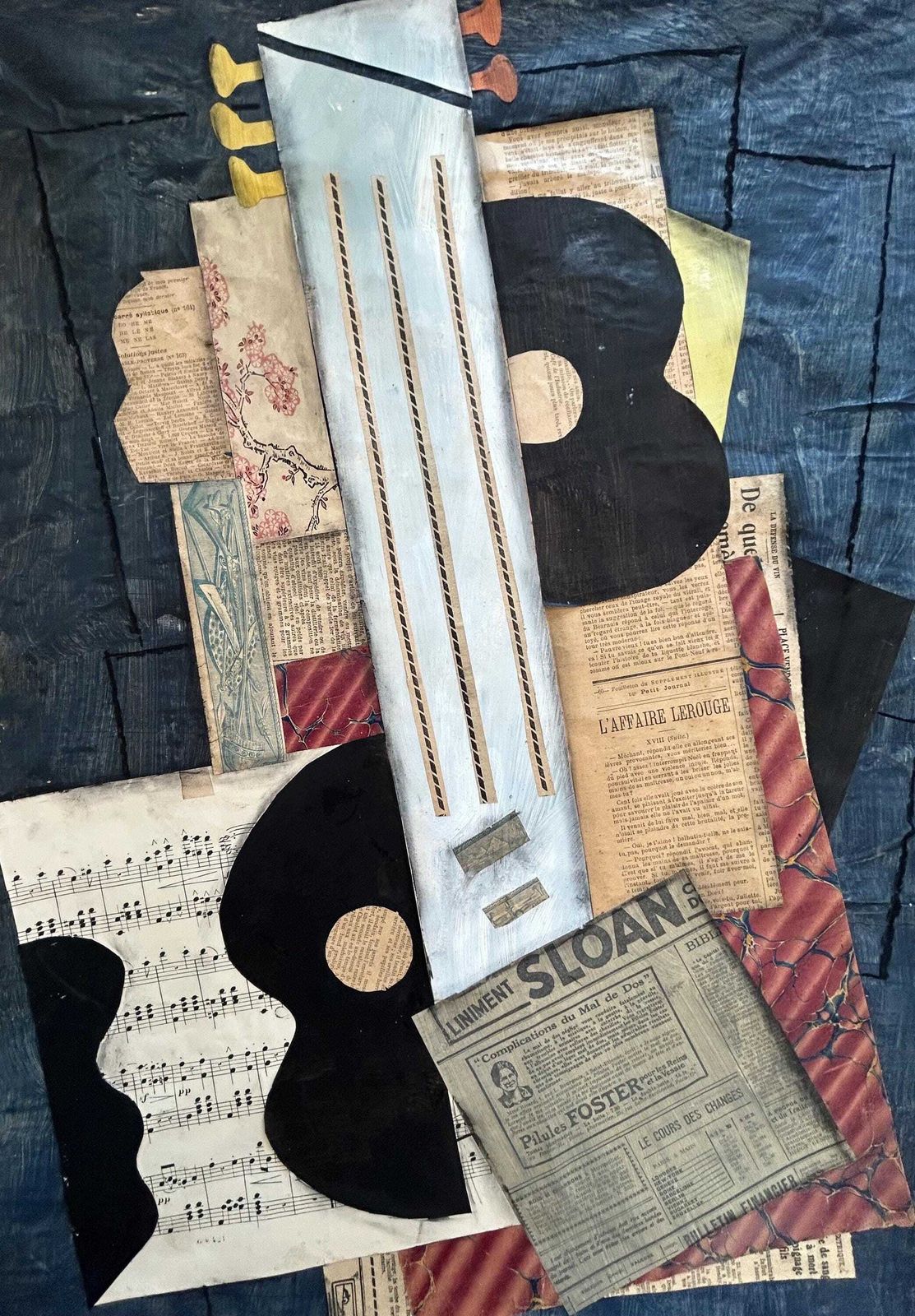 Frans Cubistisch Stilleven uit de jaren 1930, Muziek Gitaar Collage, Picasso Stijl, Antiek Mixed Media Kunst, Modernistisch Canvas photo for sale