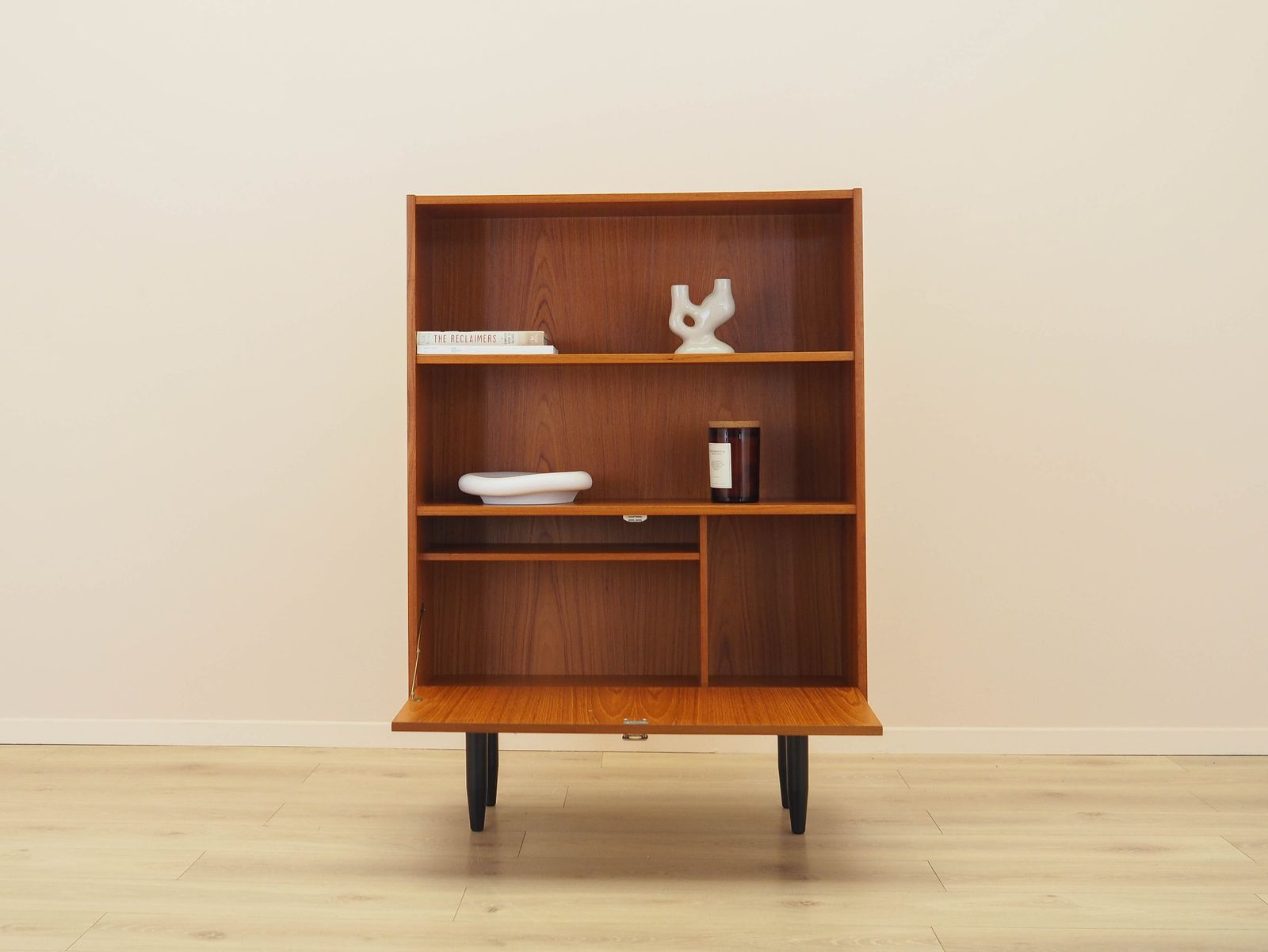 Deense teakfineer boekenkast met bar en verstelbare planken, jaren 1970. photo for sale