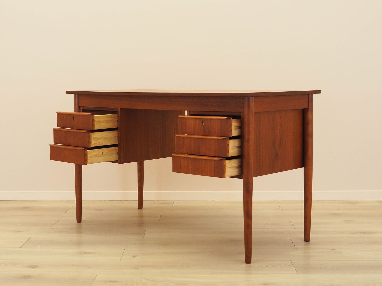 Bureau danois en placage de teck, six tiroirs, années 1970. photo vinterior