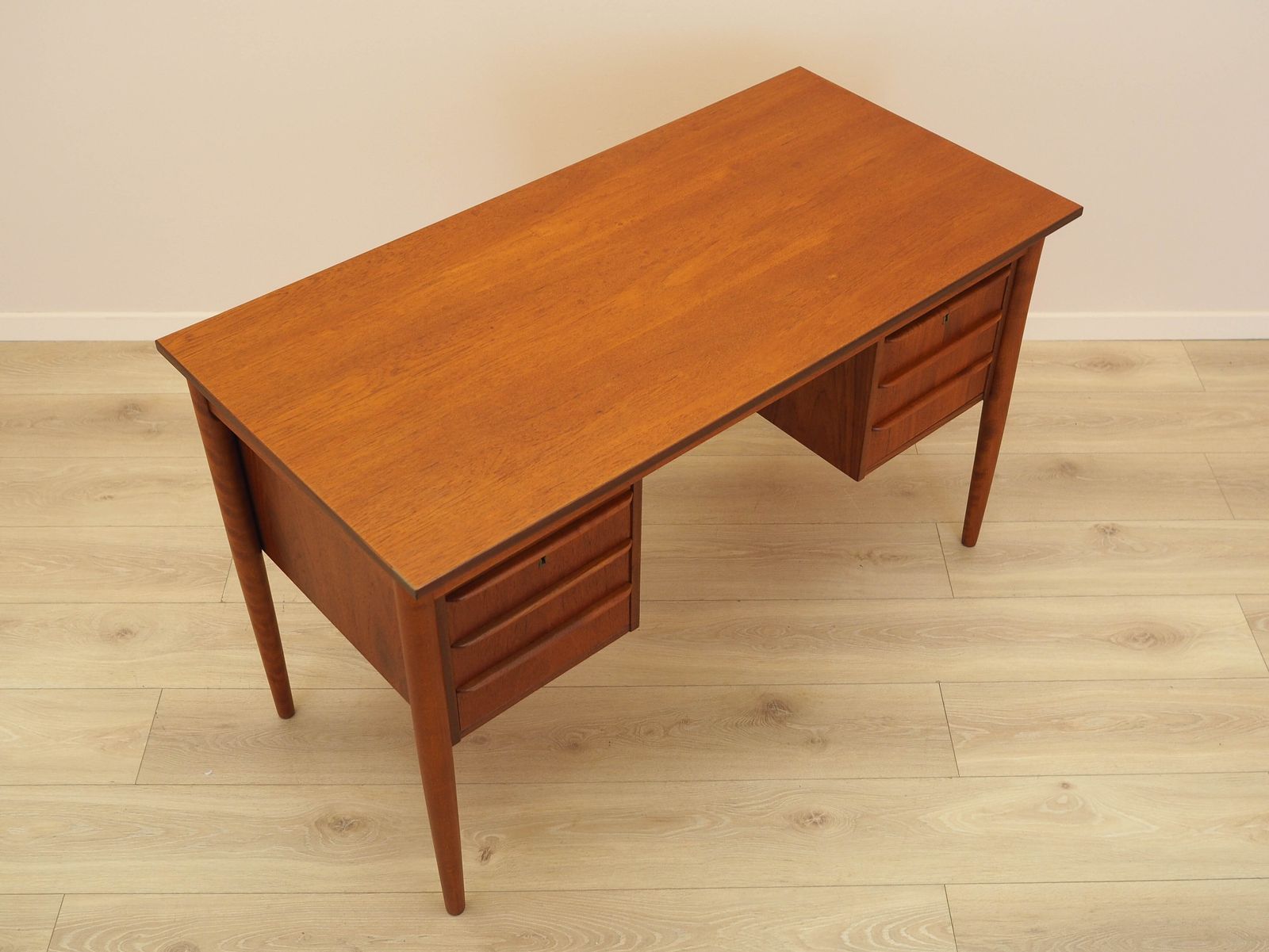 Bureau danois en placage de teck, six tiroirs, années 1970. photo vintage