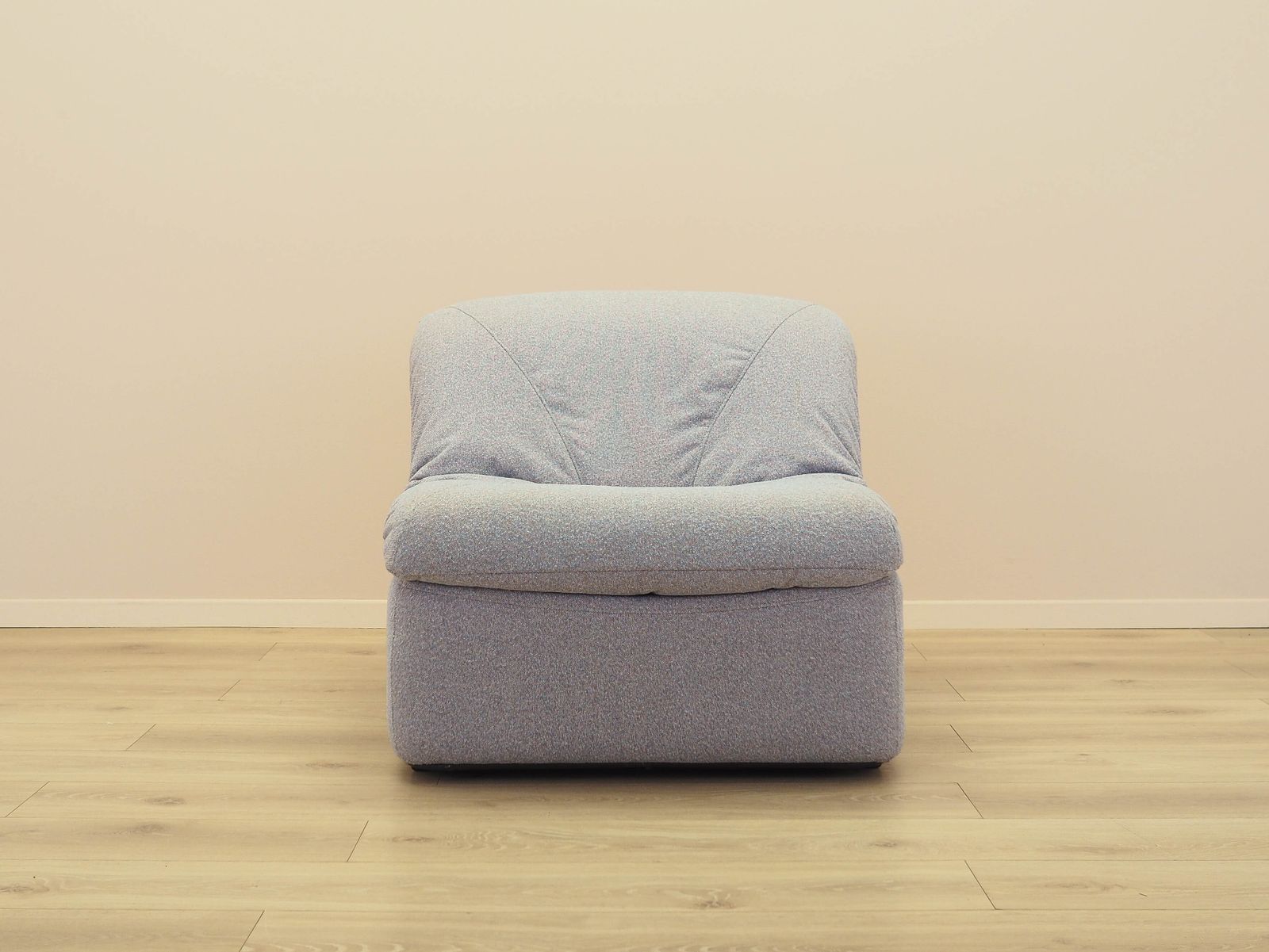 Fauteuil lounge italien Space Age, années 1970, en tissu gris, design organique photo for sale