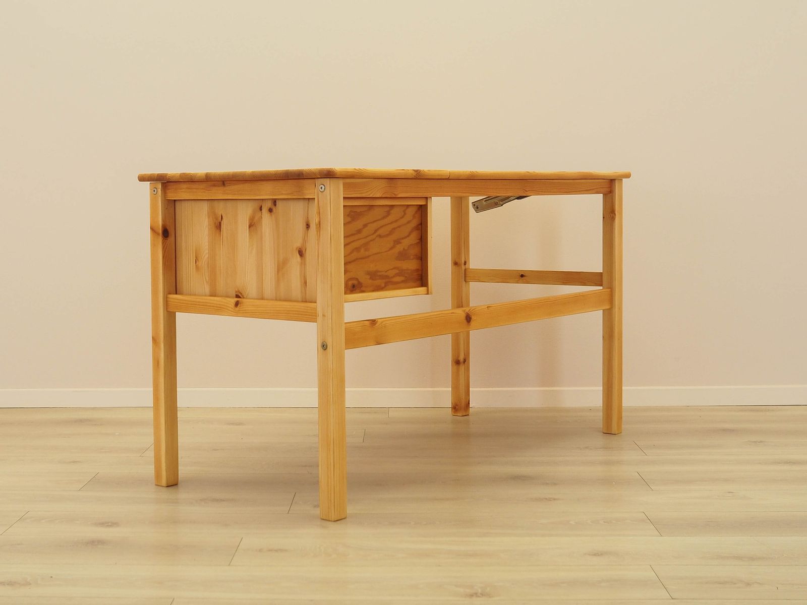 Deens Bureau van Massief Grenenhout met Verstelbaar Blad en Lades, ca. jaren 1990. photo vintage