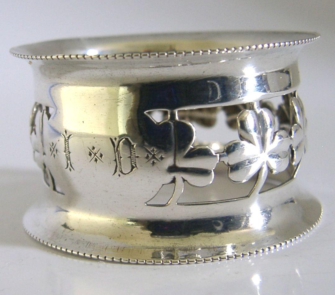 Rond de serviette d'époque en argent sterling, trèfle porte-bonheur ajouré, Chester 1904 photo Décoration