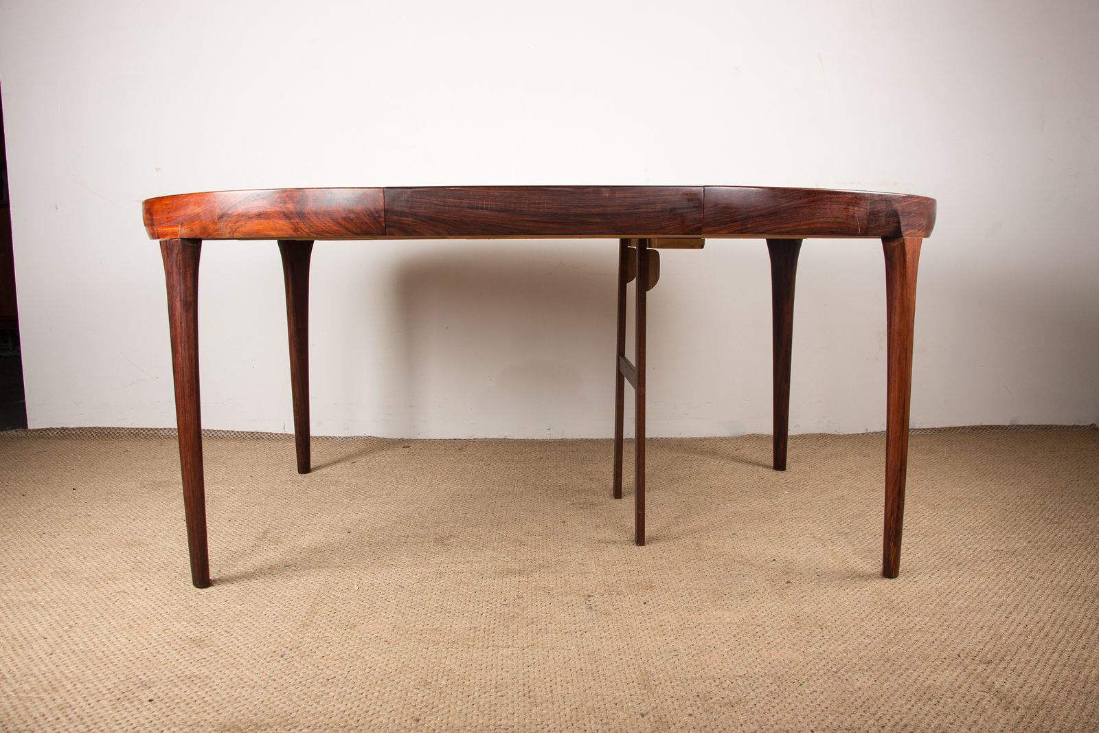 Table à manger danoise extensible en palissandre, par Ib Kofod Larsen pour Faarup Mobelfabrik. photo vintage