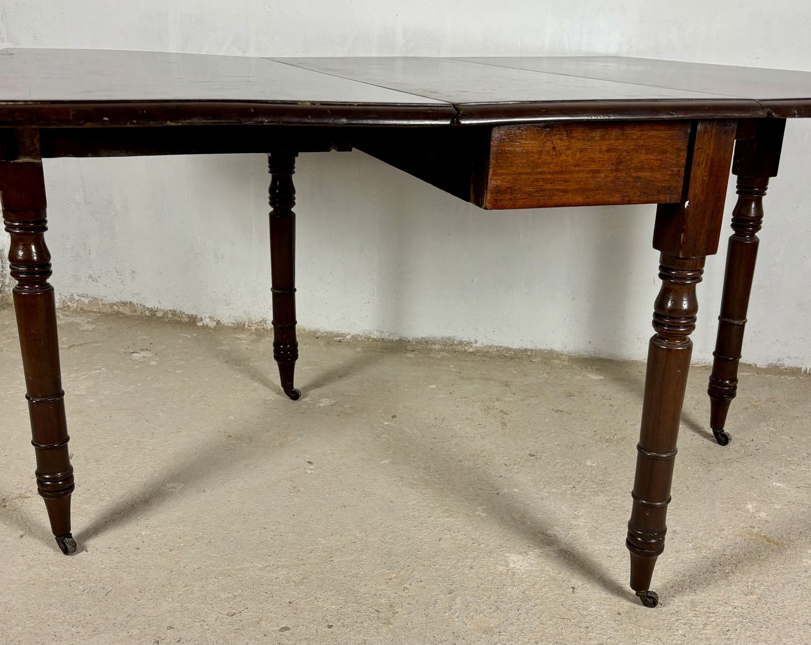 photo buy Spaanse klaptafel eettafel, ca. jaren 1930