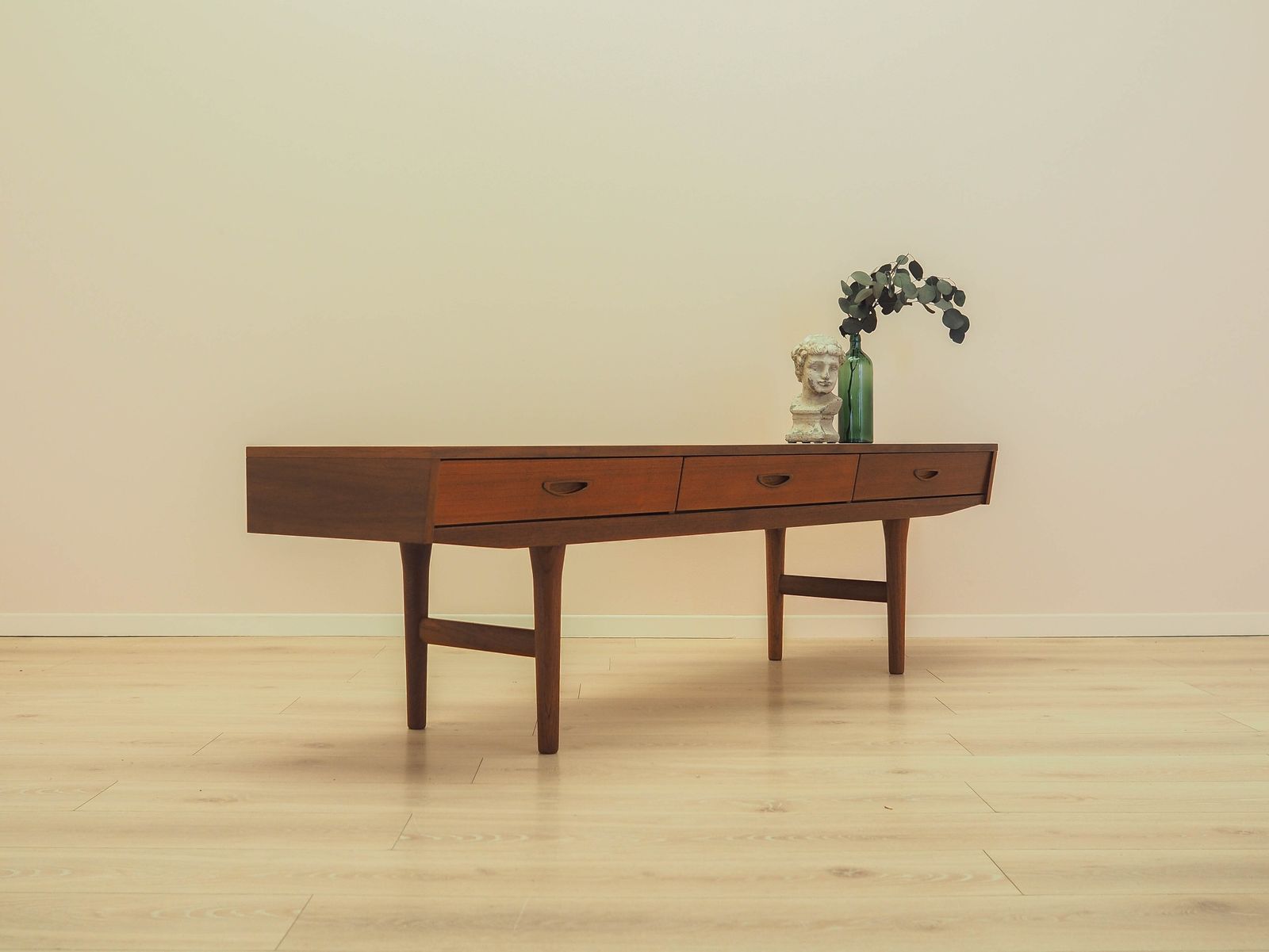 Enfilade danoise en teck, années 1970 - profil bas, trois tiroirs, Scandinavian Modern photo 1979.0