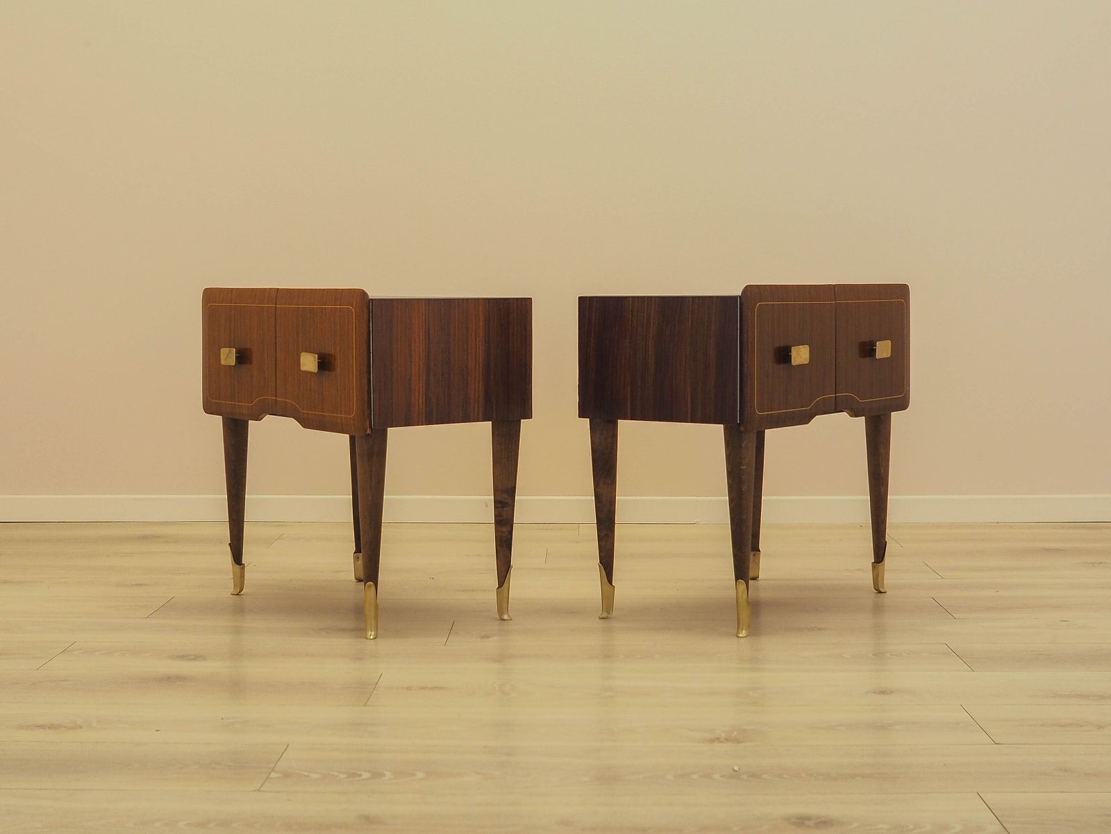 Paire de tables de chevet italiennes en placage de mahogany, Italian Modern, années 1970 photo buy