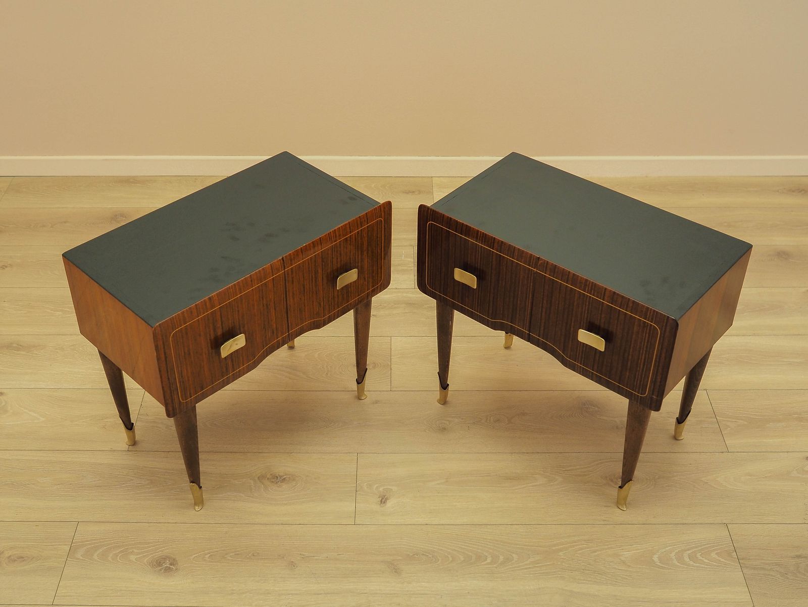 Paar Italiaanse nachtkastjes in mahoniehouten fineer, Italian Modern, jaren 1970 photo vintage
