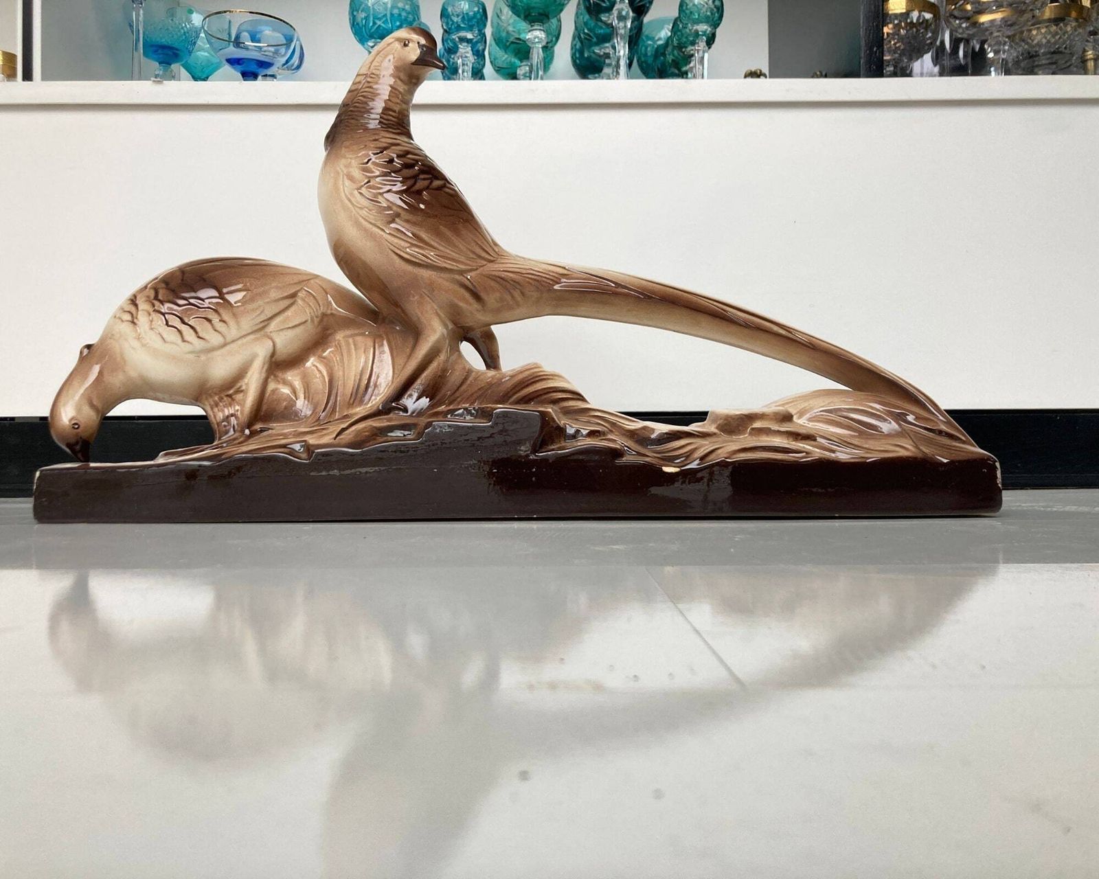 Art Deco fazantensculpturen | Paar Franse keramische vogelbeelden | St. Radegonde photo vinterior