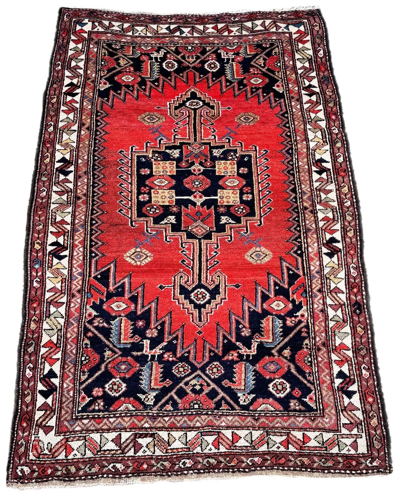 Antiek Luri tapijt 1,97 m x 1,30 m photo furniture