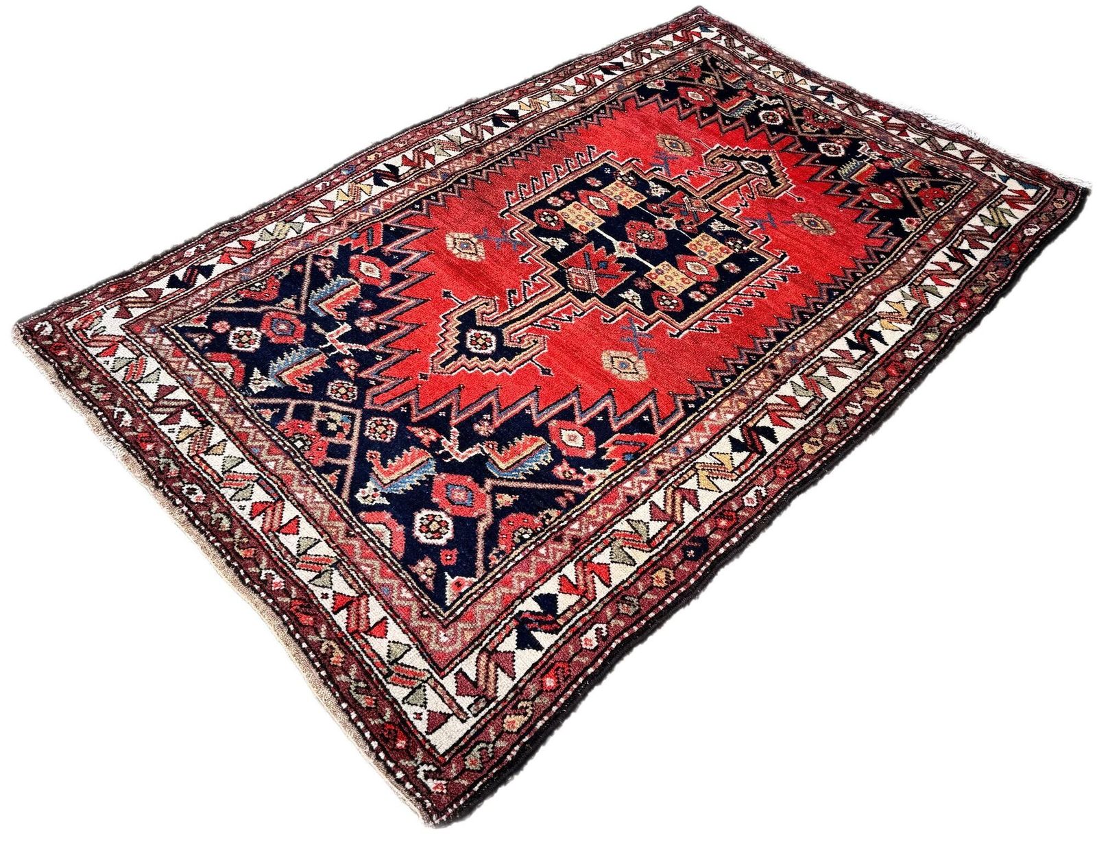 Antiek Luri tapijt 1,97 m x 1,30 m photo for sale