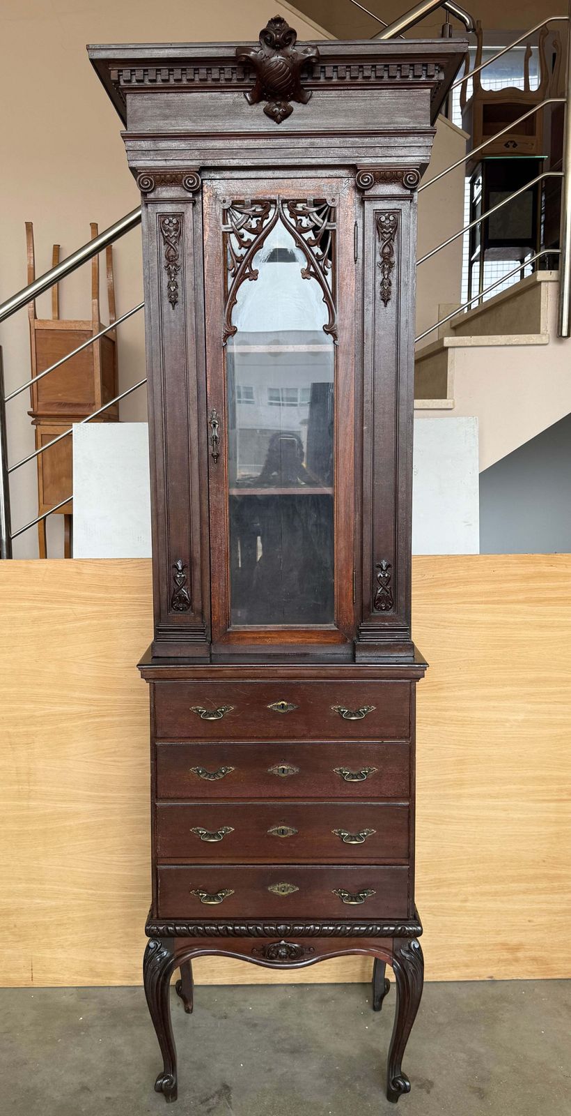 Vitrine d'époque de style néo-gothique en acajou avec commode photo for sale