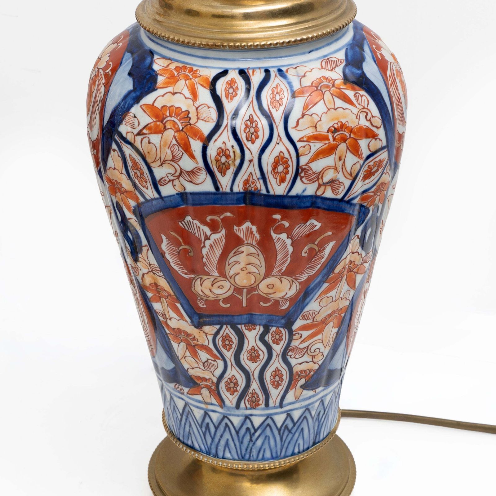 Paar Imari Porseleinen Vazen met Verguld Bronzen Monturen, Japan, Meiji-periode photo vinterior