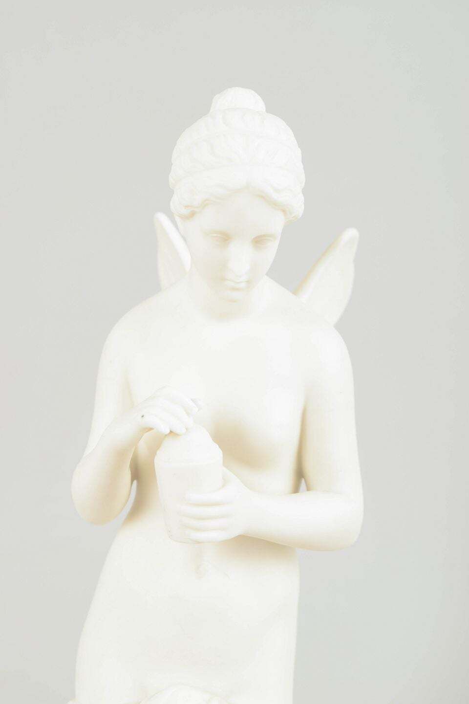 Gustavsberg. Sculpture en biscuit « Psyche » d'après Bertel Thorvaldsen. Vers 1900 photo for sale
