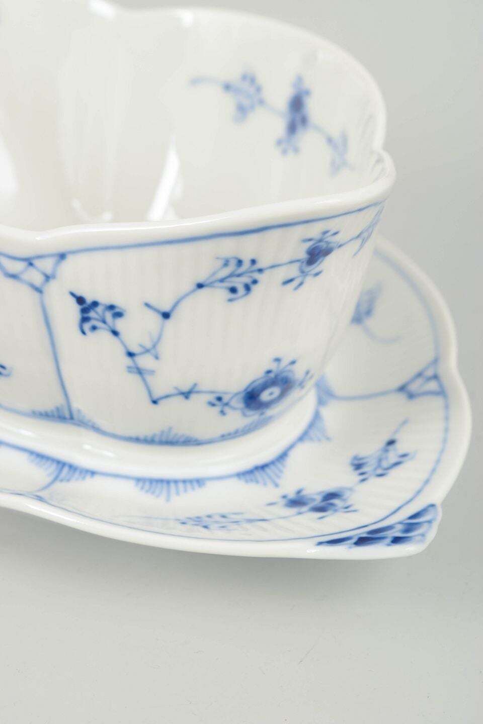 Royal Copenhagen. Blue Fluted Plain Sauskom met Vaste Schotel, 1967. photo for sale