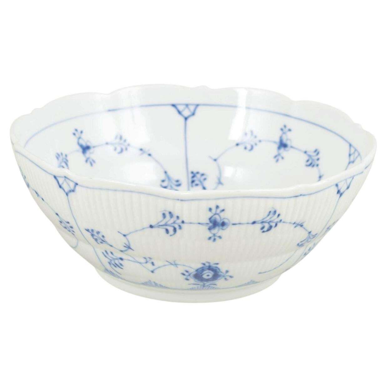 Royal Copenhagen. Bol en porcelaine, motif Blue Fluted Plain. Daté de 1963