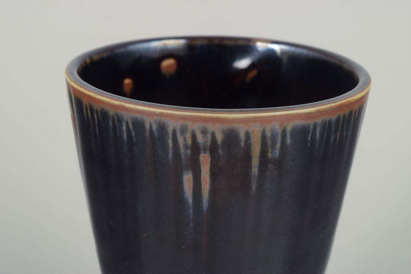 Rörstrand. Conische Stoneware Vaas Met Donker Glazuur. Midden 20e Eeuw. photo for sale