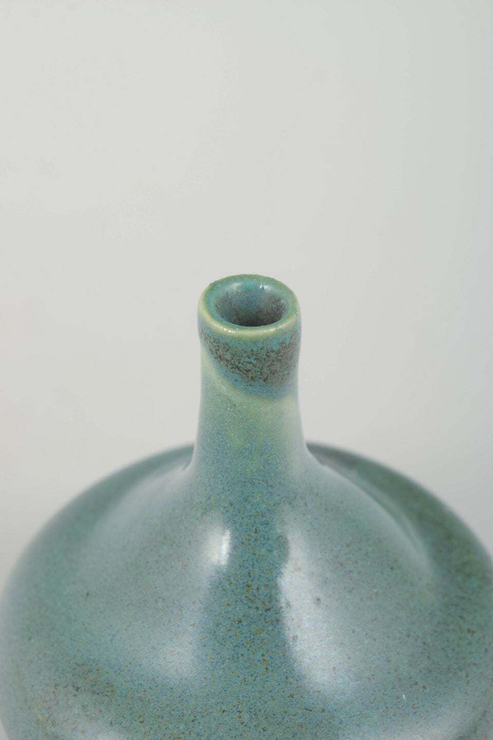 Céramiste de studio suédois. Vase miniature en grès, années 1970 photo furniture