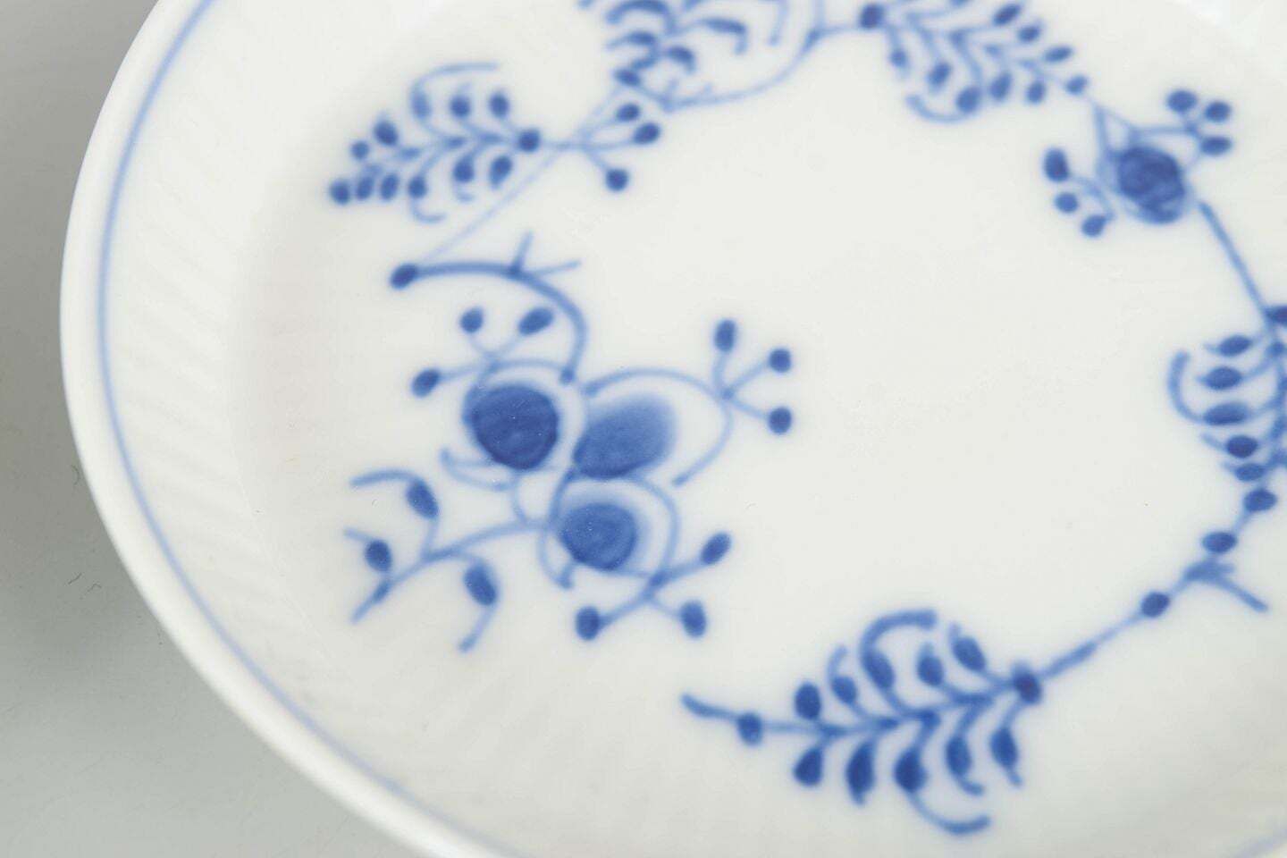 Royal Copenhagen. Blue Fluted Plain. Lot de deux dessous de bouteille, années 1980 photo for sale