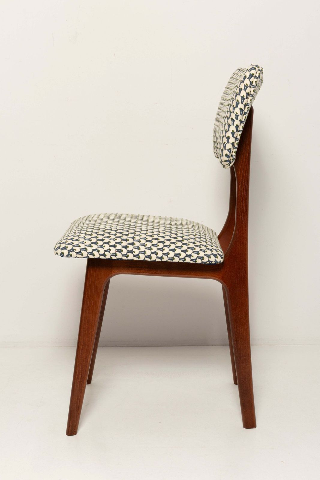 Mid Century Butterfly Chair, White And Blue Jacquard, Walnut Wood, Europe, 1960s photo furniture