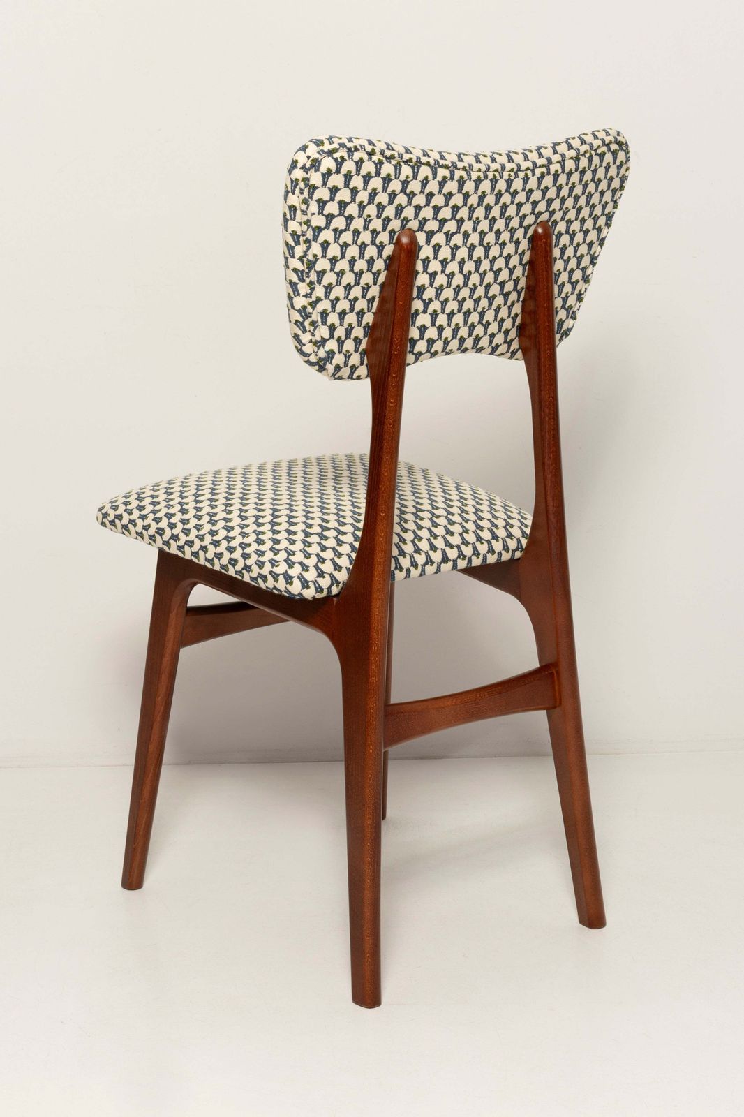 Mid Century Butterfly Chair, wit en blauw jacquard, walnoothout, Europa, jaren 1960 photo Meubels