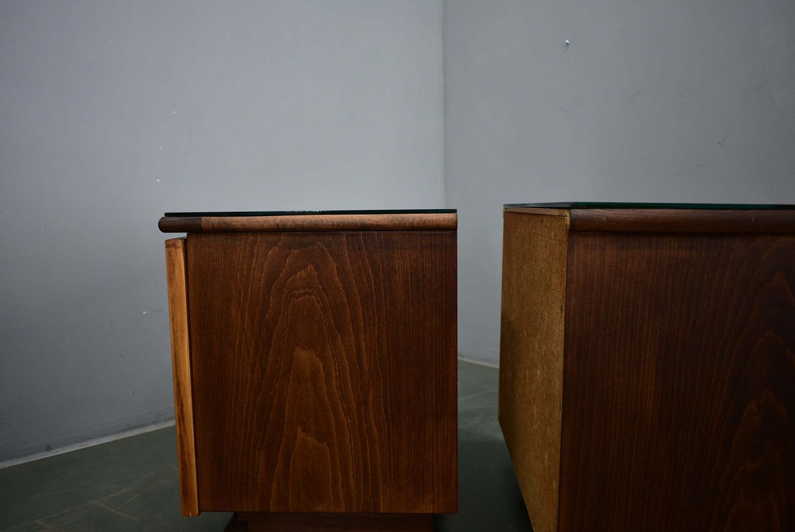 photo vinterior Paire de tables de chevet Art déco, Tchécoslovaquie, 1932