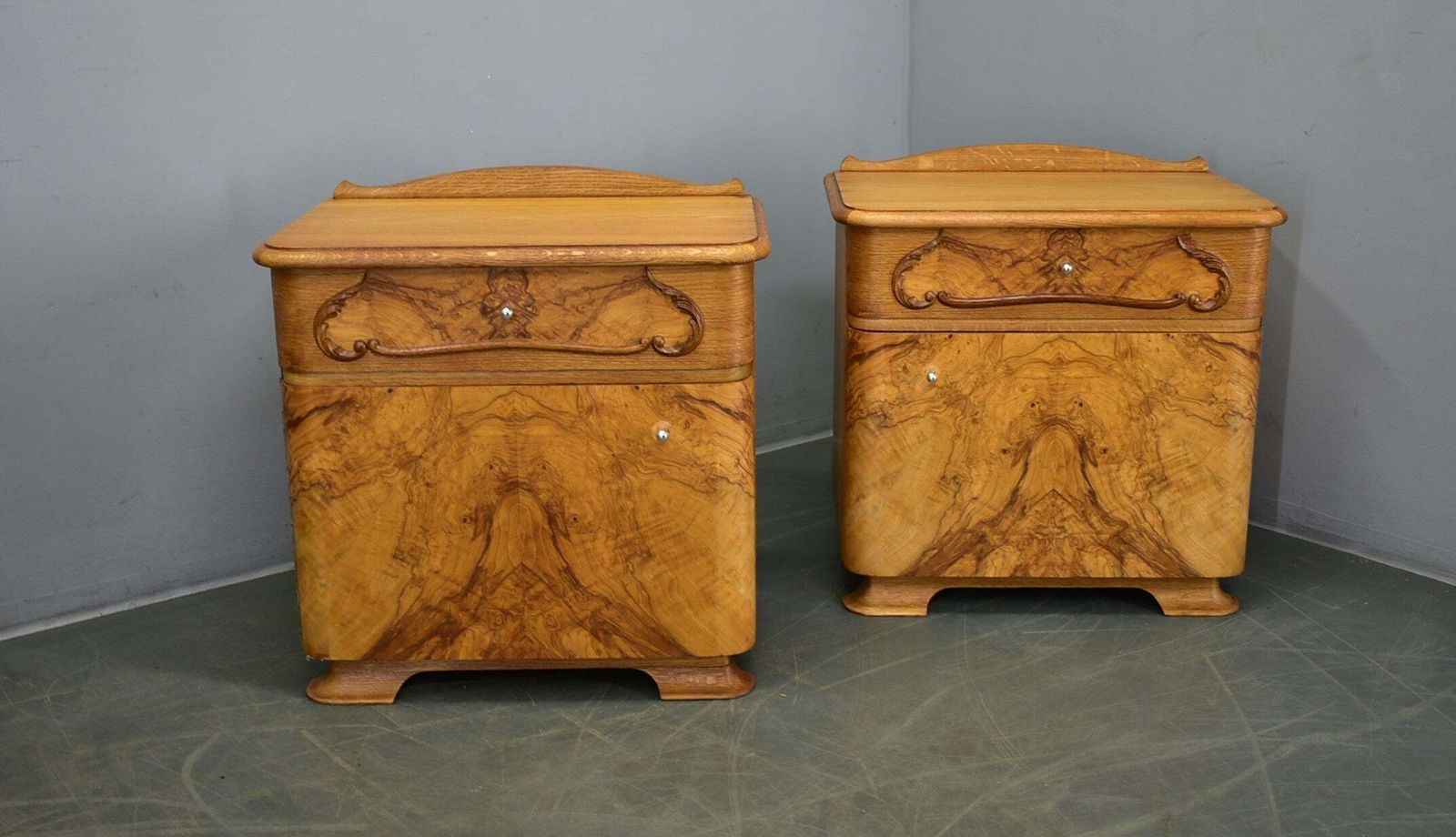 Paar art deco nachtkastjes, Tsjecho-Slowakije, 1939 photo furniture