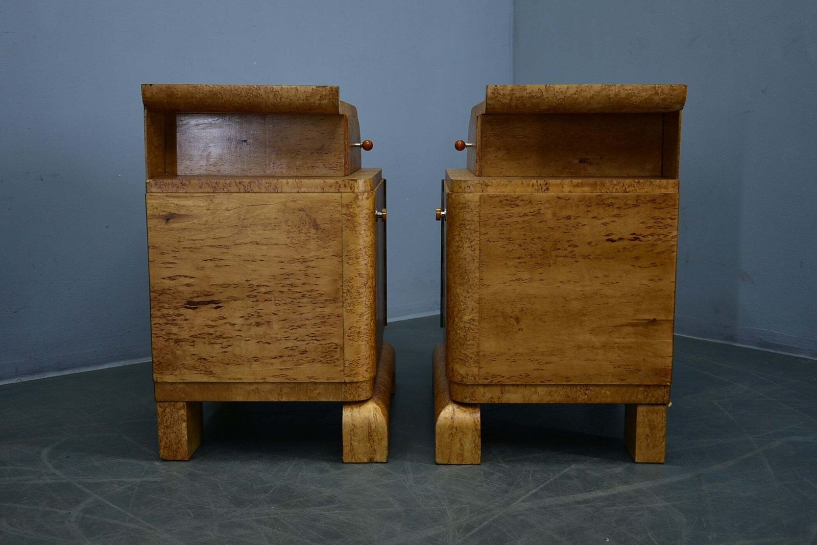 photo for sale Paar art deco nachtkastjes, Tsjecho-Slowakije, 1937