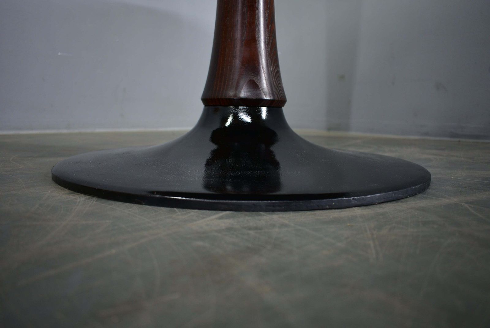 1970s Round Mahogany Table By Drevotvar Jablonne, Czechoslovakia photo vinterior