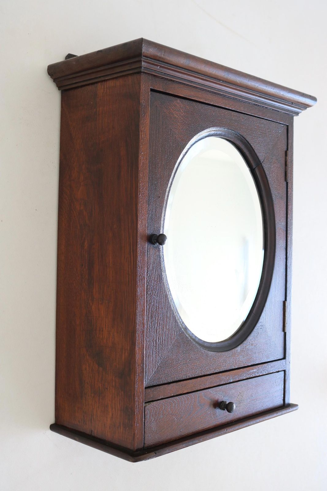 Antiek Eikenhouten Wandkastje met Geslepen Ovale Spiegel | Arts & Crafts Medicijnkastje photo for sale