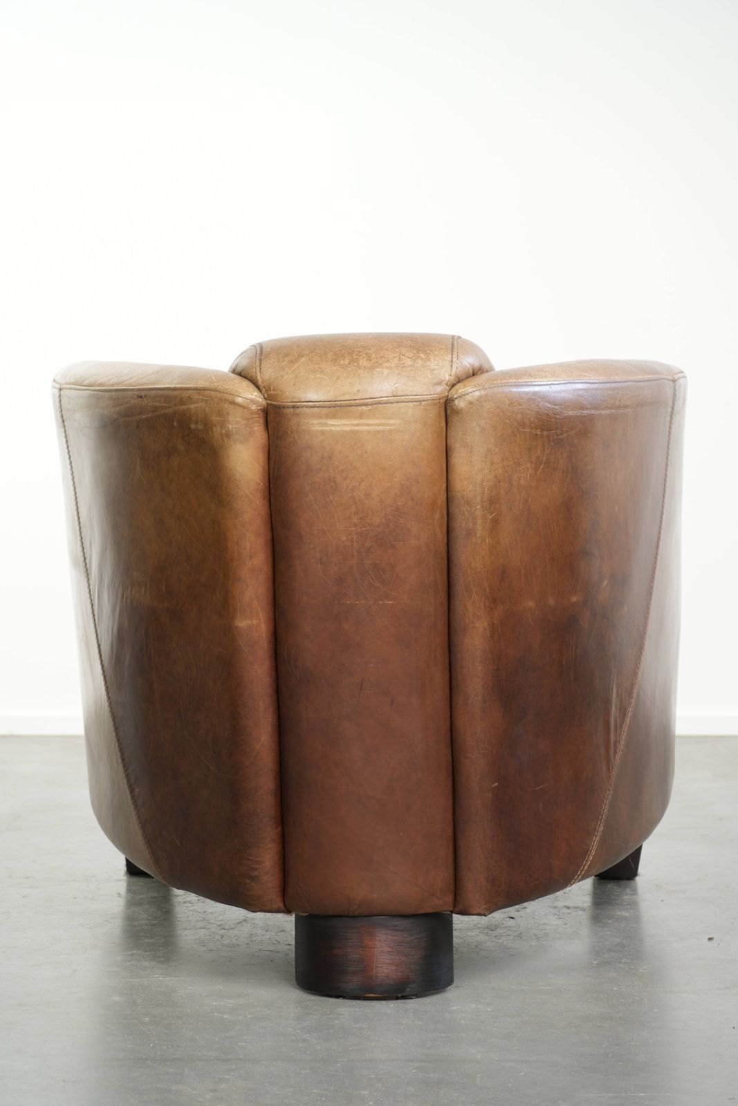 Robuuste Fauteuil in Cognackleurig Koehidenleer, Aviator Design, met een Opvallend en Tijdloos Uiterlijk. photo Meubels