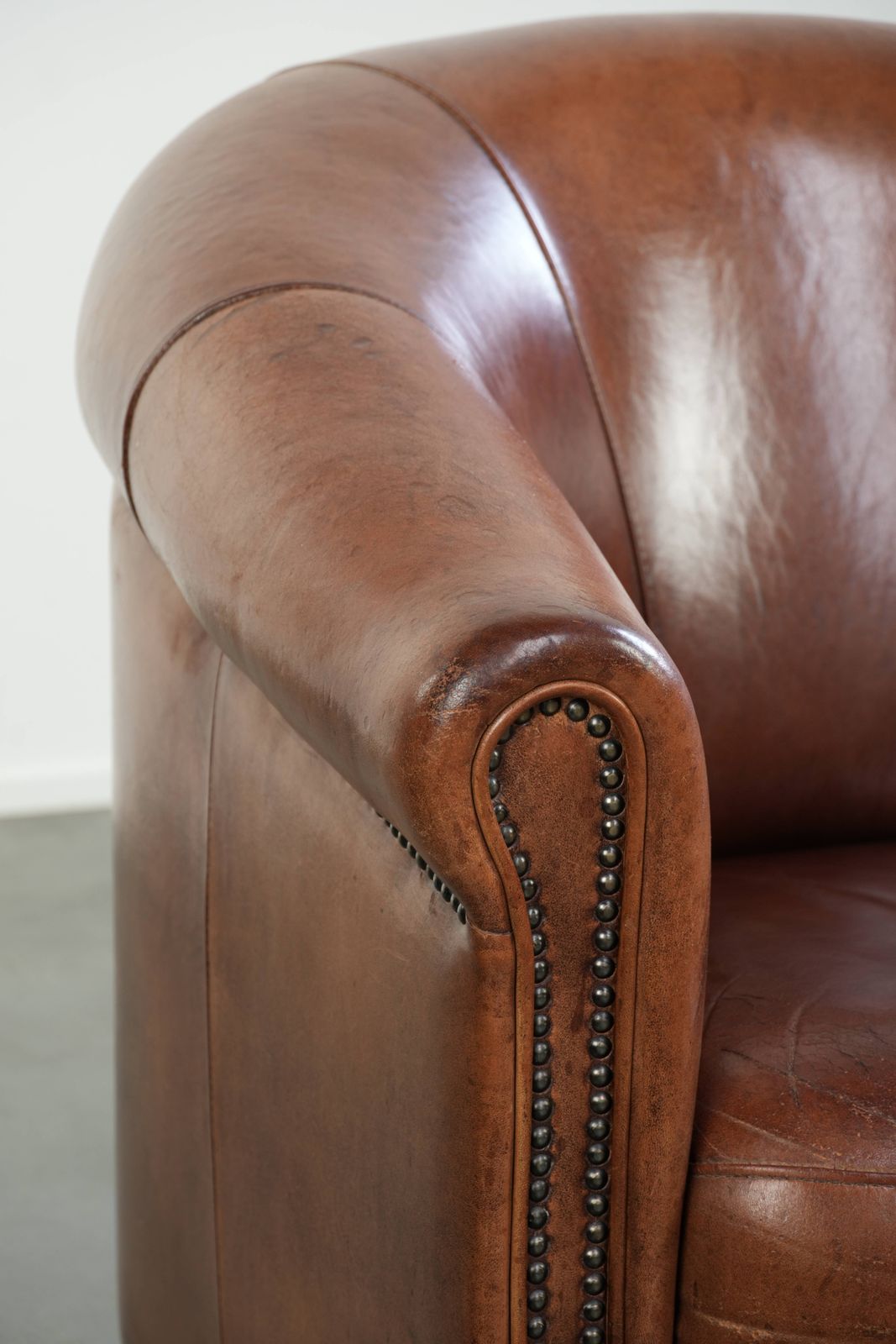 Meubels Vintage Engelse stijl schapenvacht club fauteuil met diepe kleuren photo
