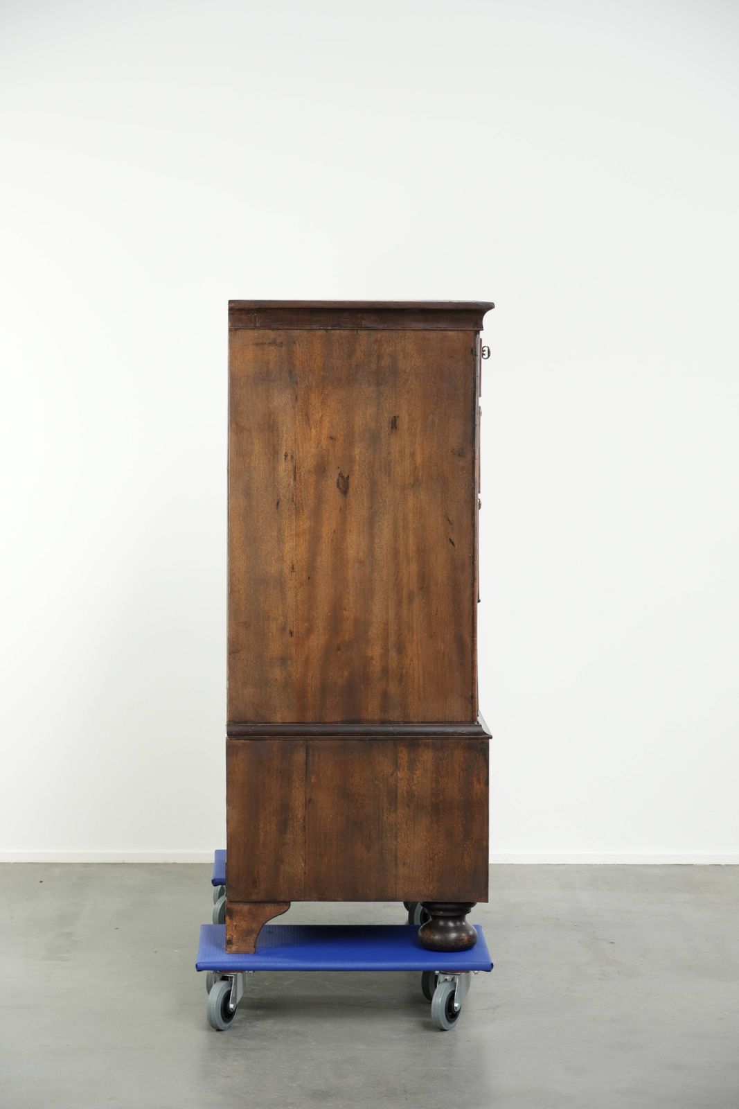 Large Antique 18th Century English Oak Double Chest Of Drawers With Burr Walnut Veneer And A Very Beautiful Appearance. photo Furniture