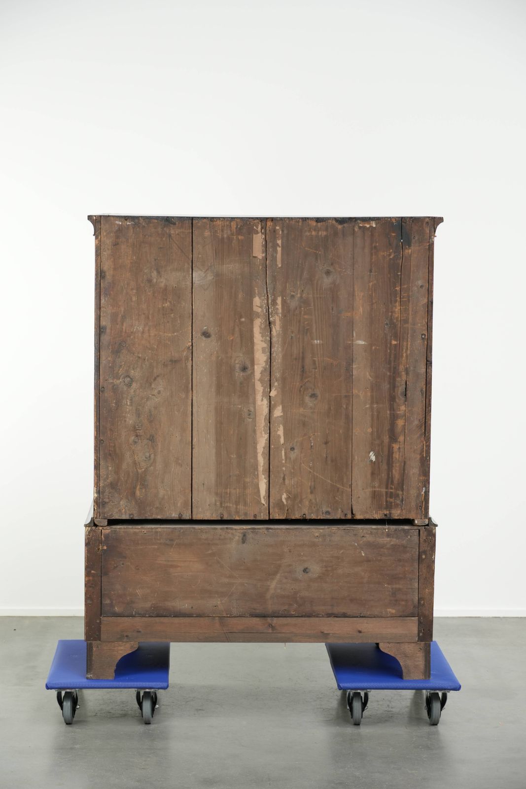 Large Antique 18th Century English Oak Double Chest Of Drawers With Burr Walnut Veneer And A Very Beautiful Appearance. photo 2062.0