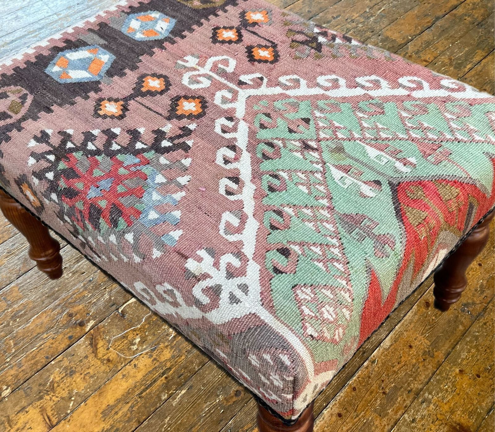 Kilim Kruk 0,62m x 0,47m x H0,38m photo furniture