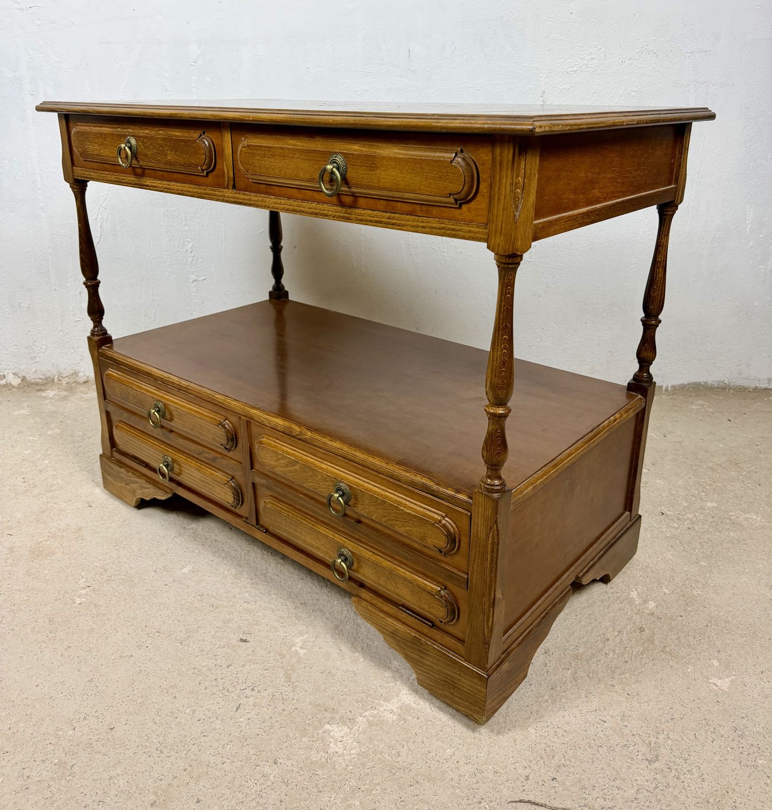 photo furniture Spaans dressoir met schappen en zes lades, jaren 1980
