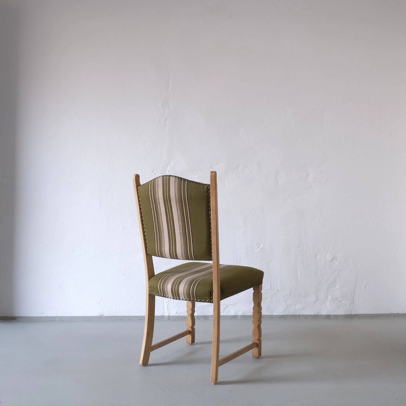 6 Eikenhouten Eetkamerstoelen van Henning Kjaernulf, Denemarken, jaren 1950 photo 2230.0