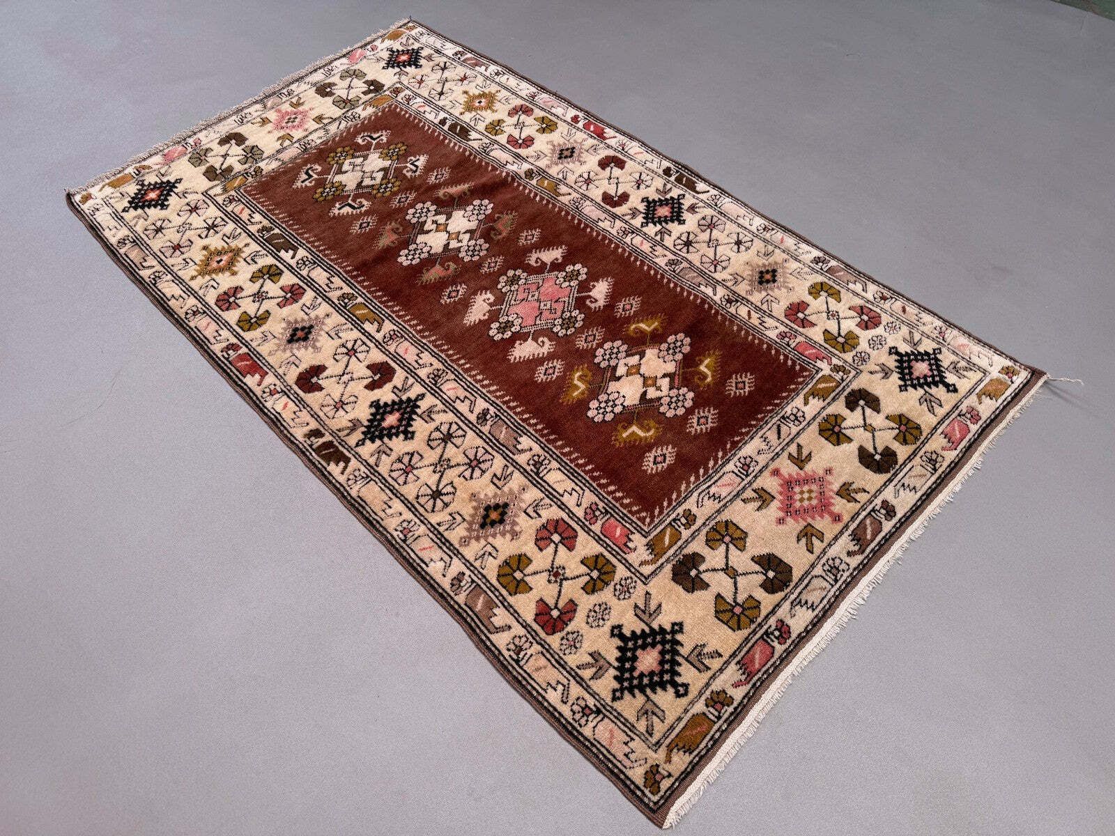Turks Milas vloerkleed 116x200 cm handgemaakt vintage tapijt Ushak photo Textiel