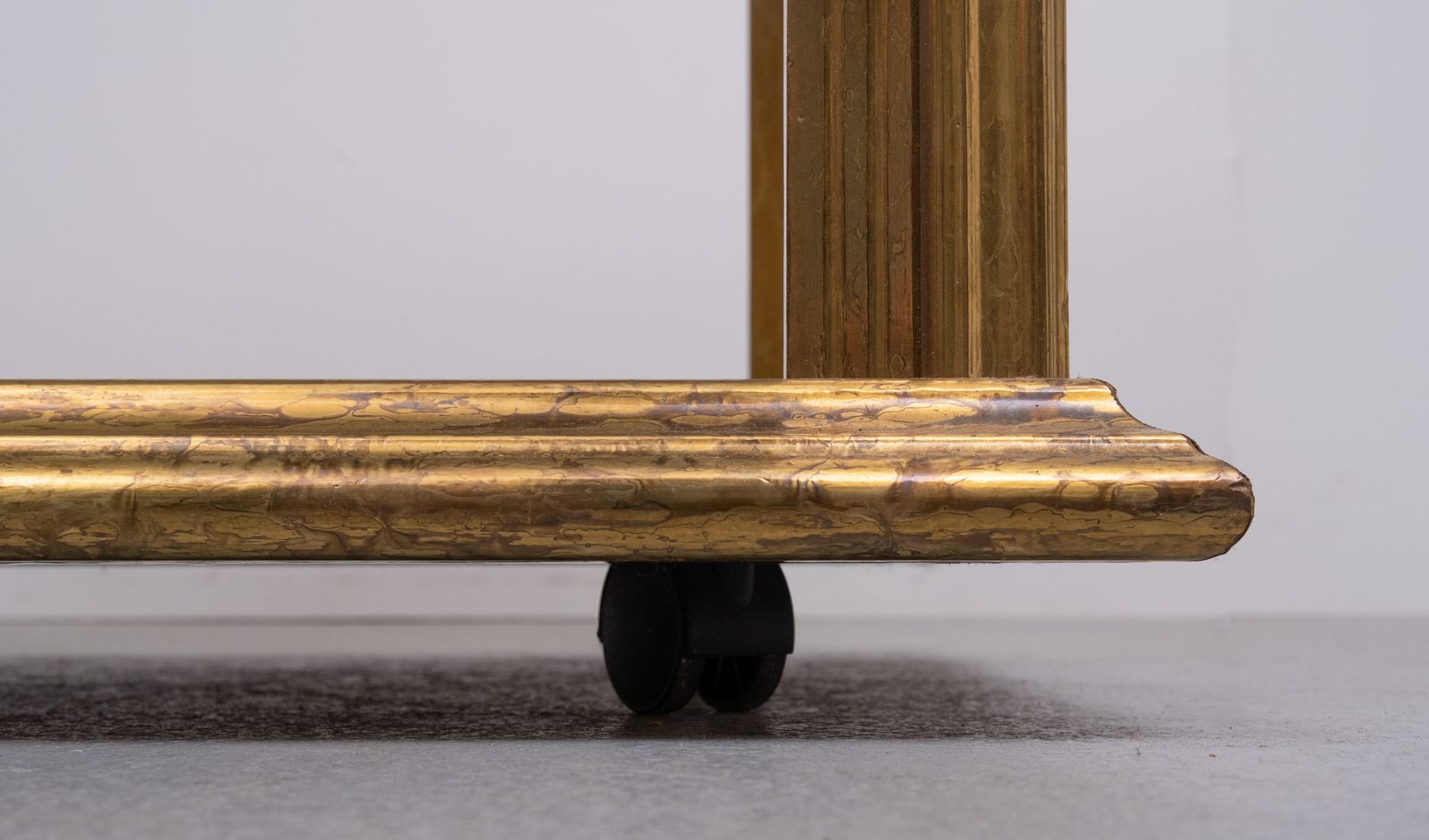 Meubels Klassieke serveertafel met spiegelbladen, messing, Hollywood Regency, jaren 1970, Frankrijk photo