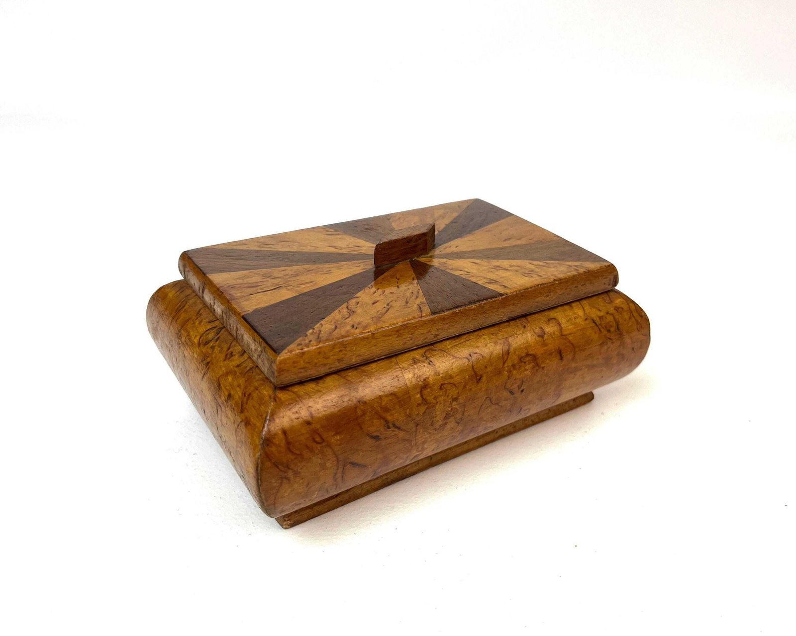 Zeldzame antieke art deco avant-garde sieradendoos met zonnestraal wortelhout fineer