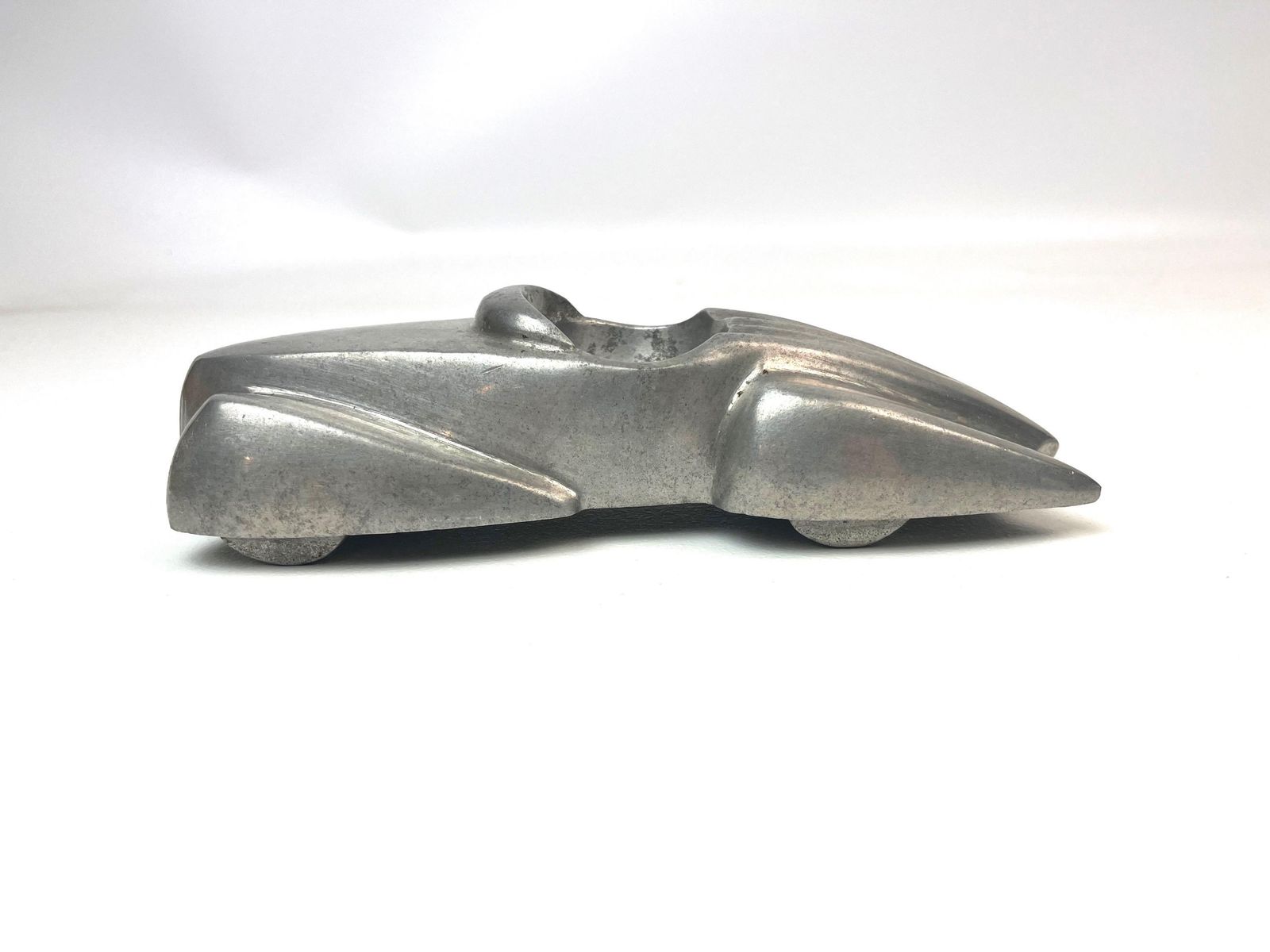 Cendrier de voiture Art Deco Bauhaus Streamline, sculpture de bureau, 1930 photo vinterior