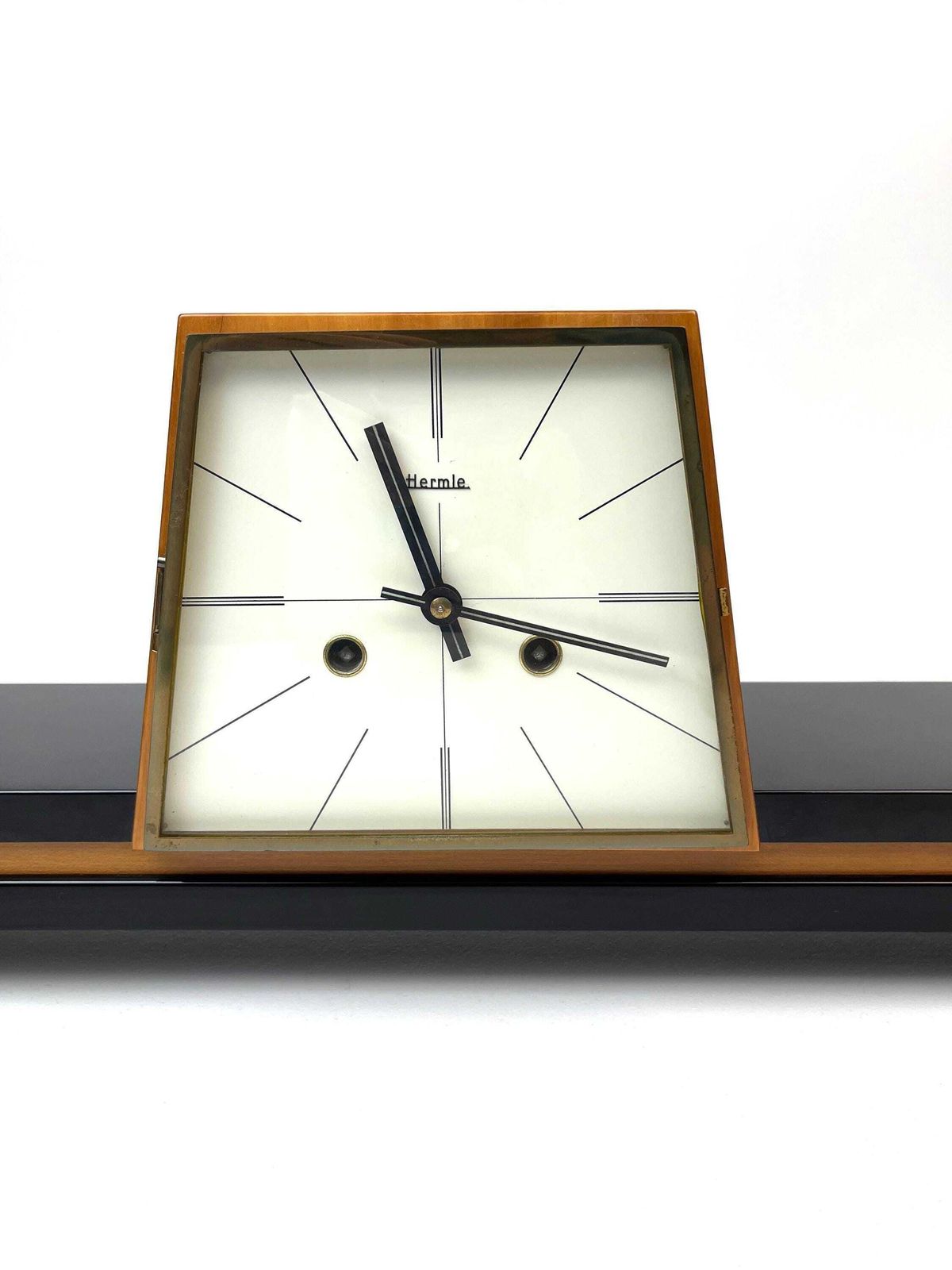 Zeer zeldzame grote Hermle mid-century teakhouten minimalistische schoorsteen- en bureauklok photo 850.0