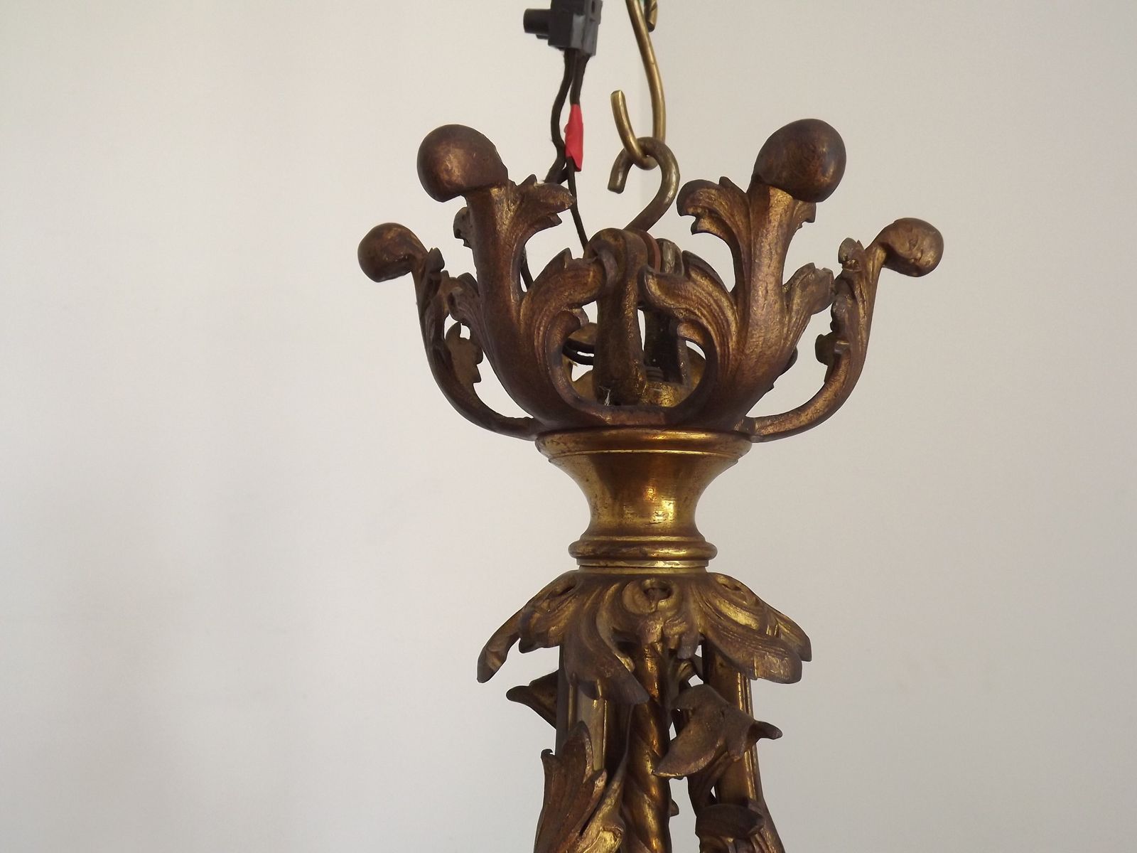 4-lichts Franse Art Nouveau Verguld Bronzen Kroonluchter Roze en Helder Glazen Bloemkappen photo buy