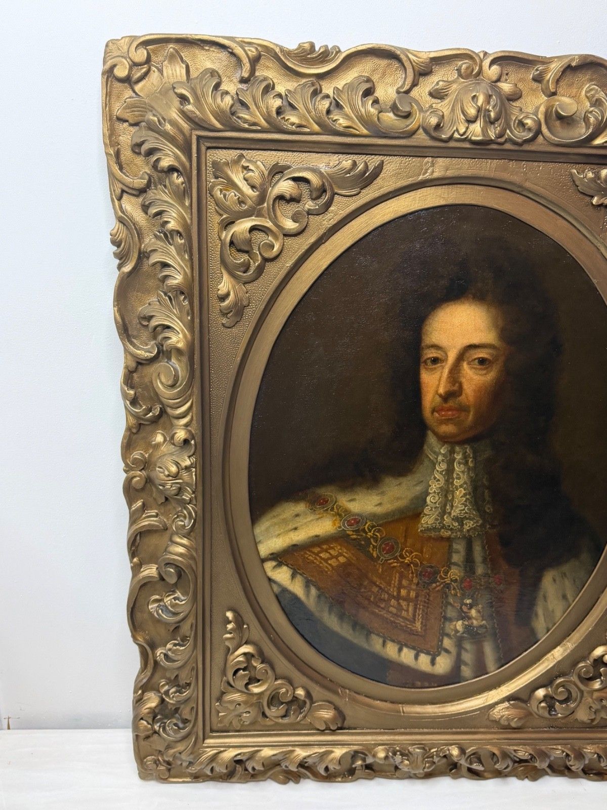 Groot 18e-eeuws olieverfportret van de koninklijke koning Willem III in koninklijke gewaden, de Orde van de Kouseband dragend, naar Godfrey Kneller photo vintage