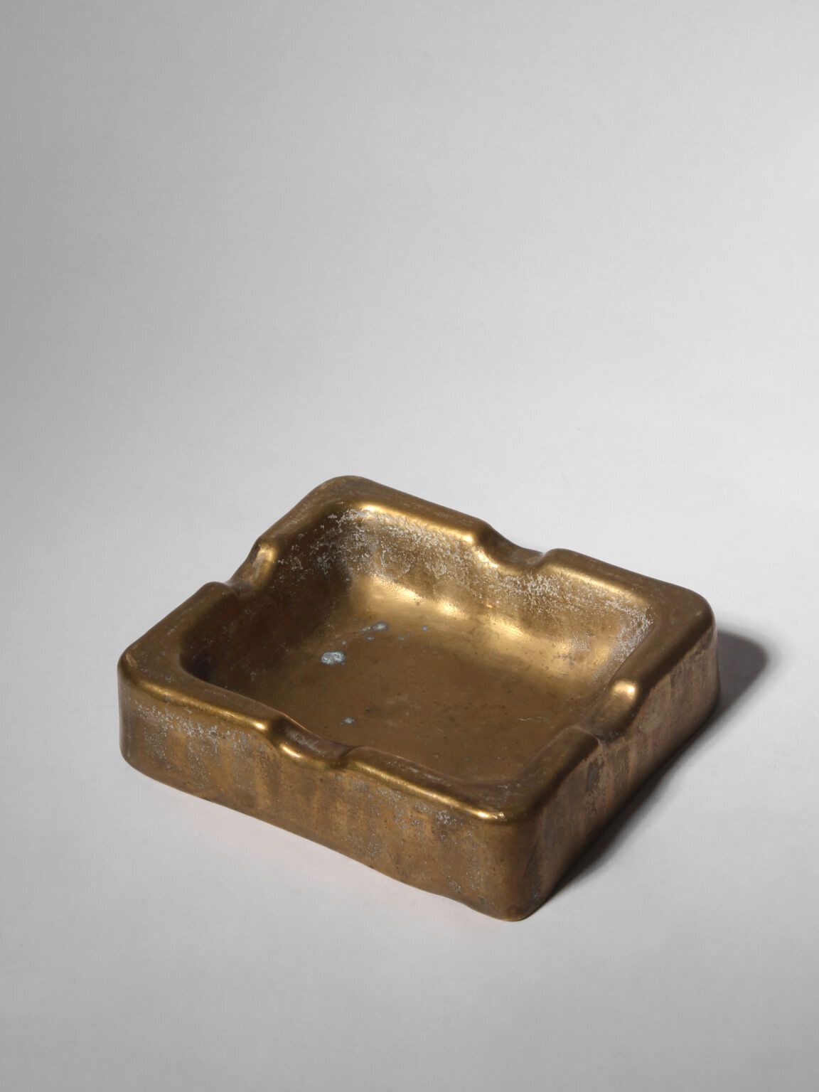 Organisch brutalistisch bronzen asbak, jaren 1960 photo furniture