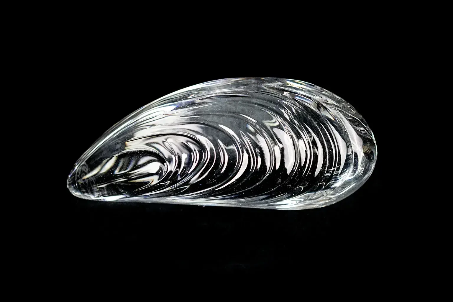 Baccarat Crystal Presse-papier, Mosselpatroon, Geblazen en Geslepen Sculptuur photo for sale