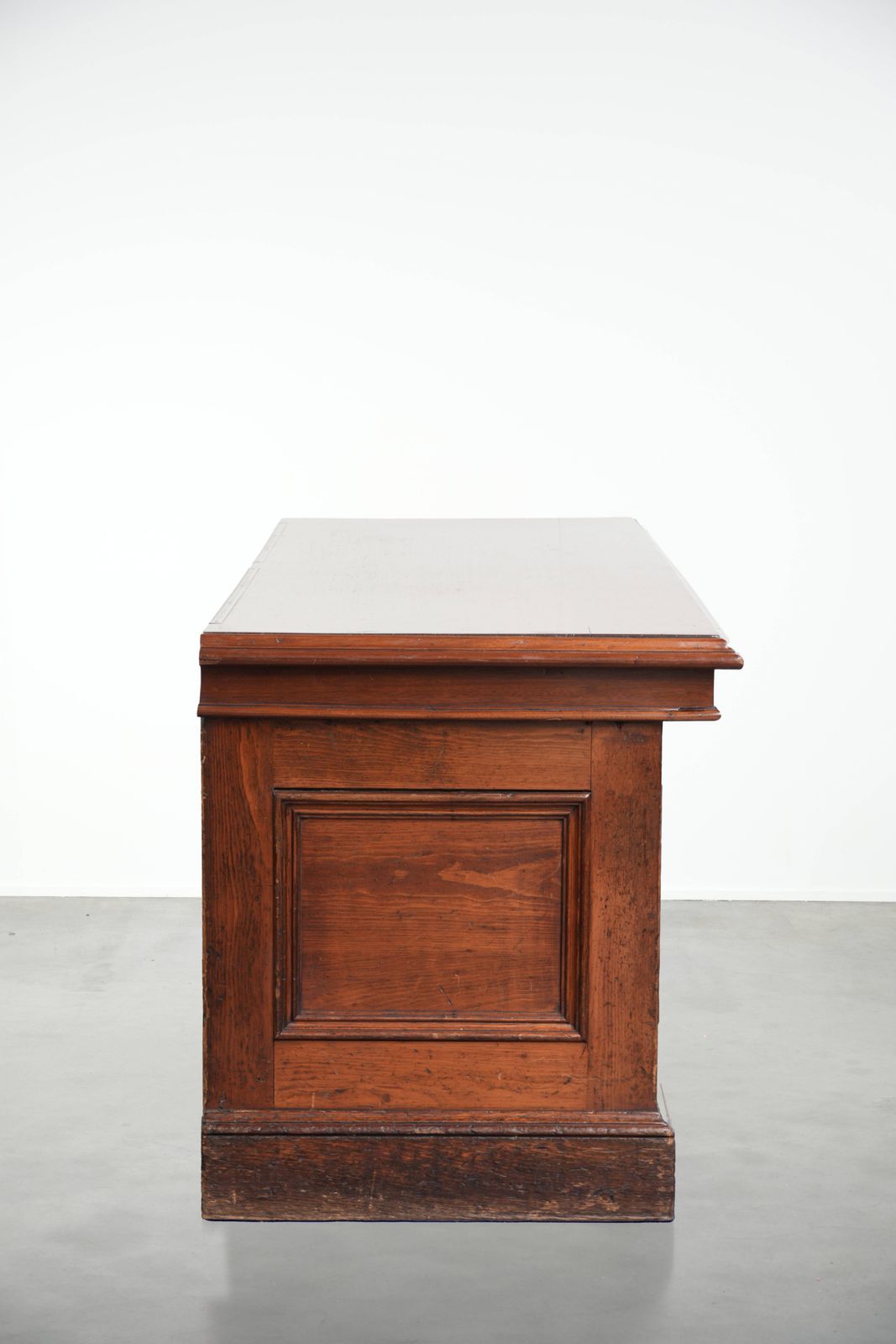 Large Antique English Shop Counter/Fabric Counter From The 19th Century With A Luxurious Appearance And Brass Rulers In The Top. photo for sale