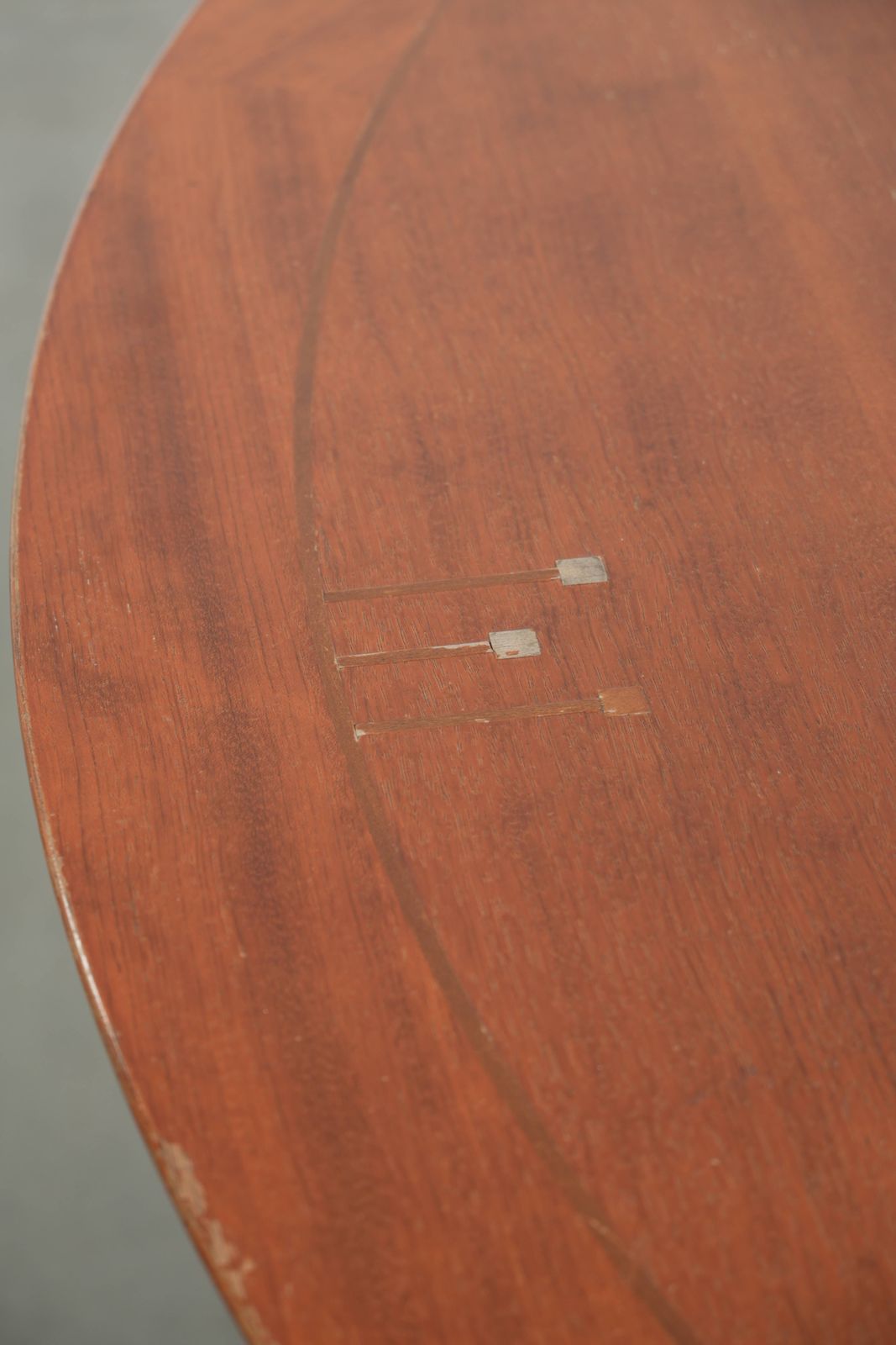 photo furniture Round Art Deco Design Dining Table For 4 People