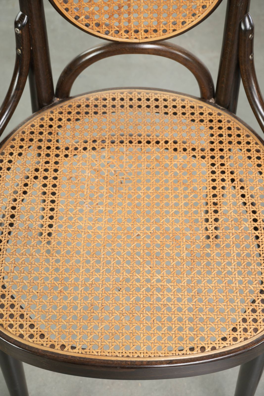 Set van 2 vintage Thonet design webbing eetkamerstoelen, bistrostoelen met gebogen hout, Long John model photo vinterior