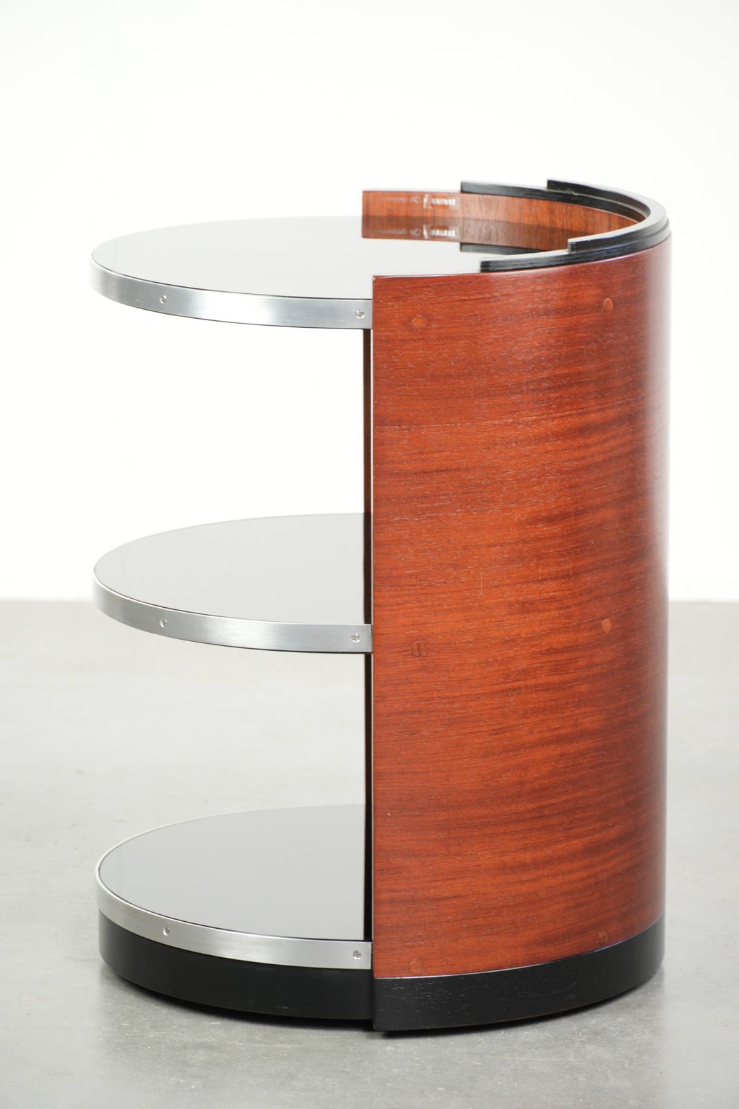 Unieke mobiele bar, bijzettafel met zwarte glazen bladen photo 979.0